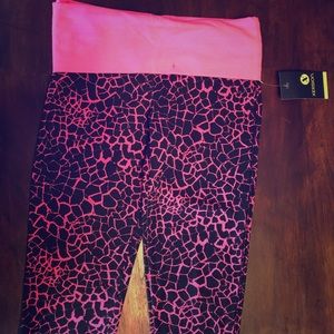 NWT girls cropped leggings
